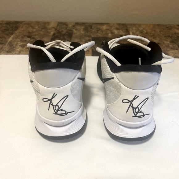 Nike Kyrie Infinity Basketball Shoes Lace Up Men’s White/Black Size 11.5 - Picture 2 of 15
